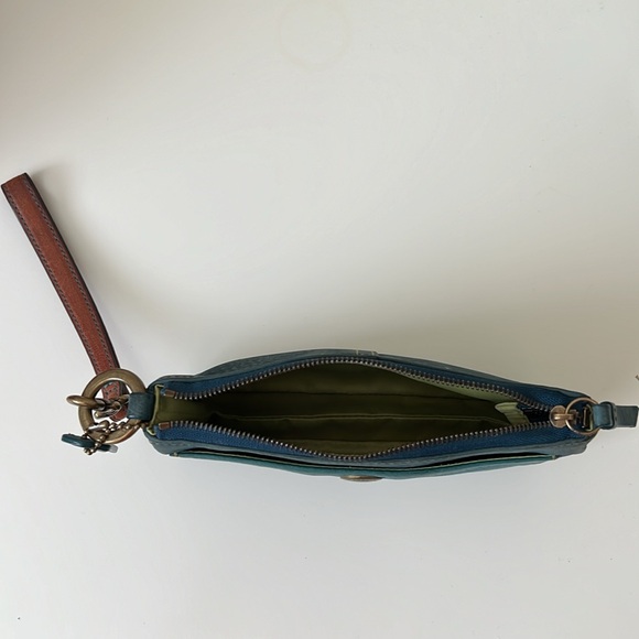 Coach wristlet - Picture 4 of 8
